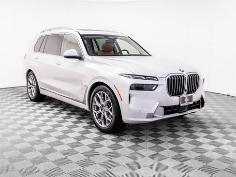 Certified 2025 BMW X7 xDrive40i w/ Premium Package AWD/4WD image 8