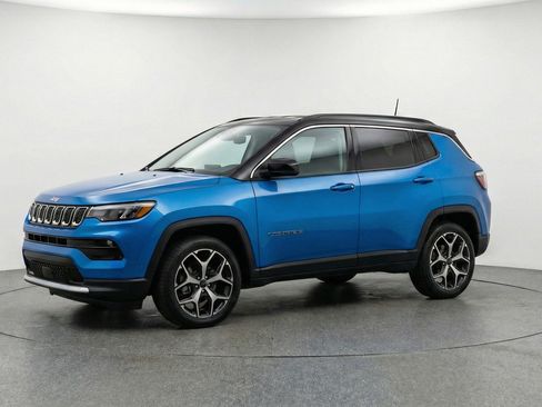 Used 2025 Jeep Compass Limited AWD/4WD image 3