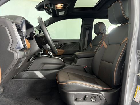 Certified 2024 GMC Canyon AT4 w/ AT4 Premium Package AWD/4WD image 6