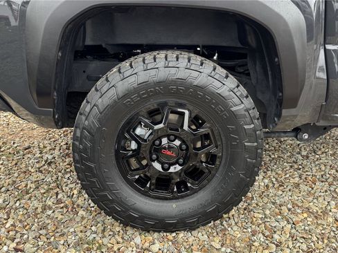 Certified 2025 Toyota Tacoma TRD Off-Road image 25