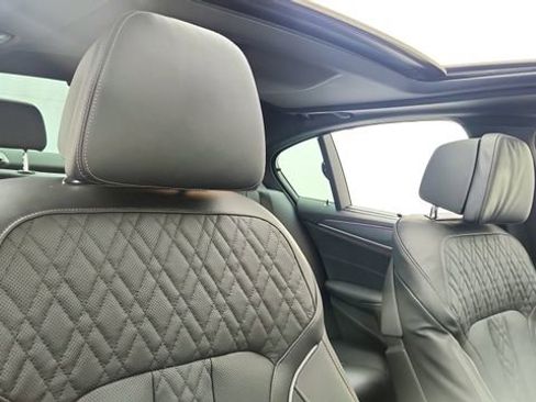 Used 2022 BMW 530e xDrive w/ Executive Package image 23