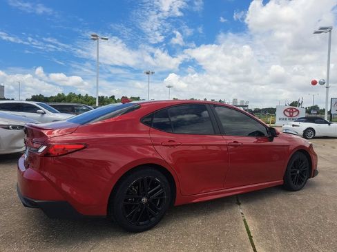 Used 2025 Toyota Camry SE w/ Convenience Package FWD image 4