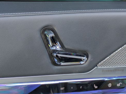 Used 2023 BMW 740i w/ Parking Assistance Package image 22