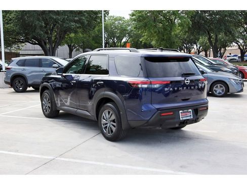 New 2026 Nissan Pathfinder SV w/ SV Premium Package FWD image 3