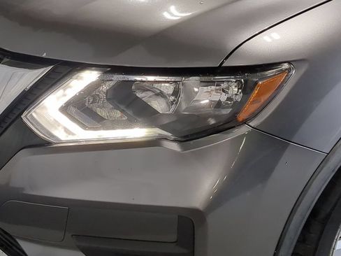 Used 2017 Nissan Rogue SV AWD/4WD image 14