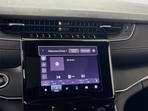 New 2025 Jeep Grand Cherokee L Altitude image 9