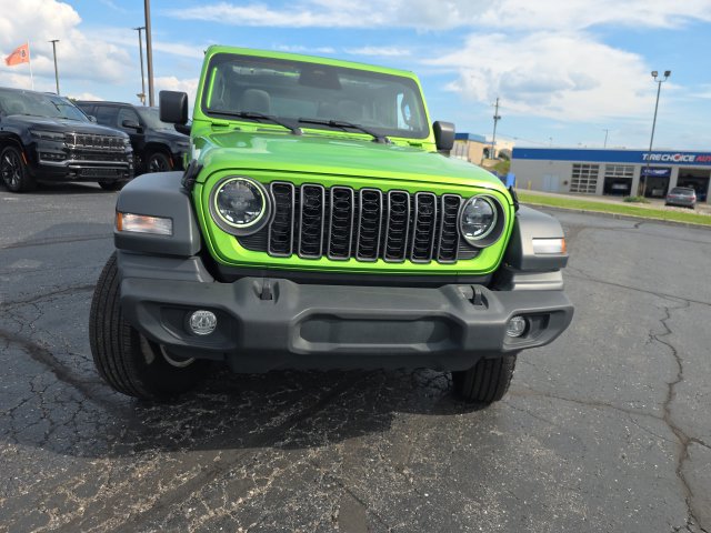Used 2025 Jeep Wrangler Unlimited Sport AWD/4WD image 13
