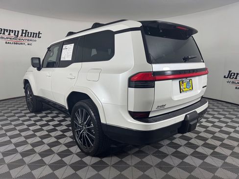 Used 2024 Lexus GX 550 w/ Accessory Package (Z1) AWD/4WD image 8