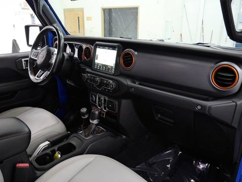 Used 2021 Jeep Gladiator Mojave AWD/4WD image 16