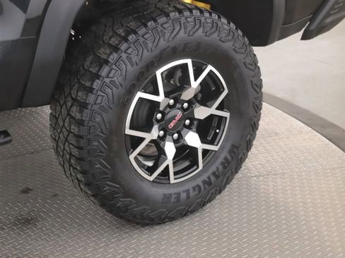 Used 2024 GMC Canyon AT4X image 14