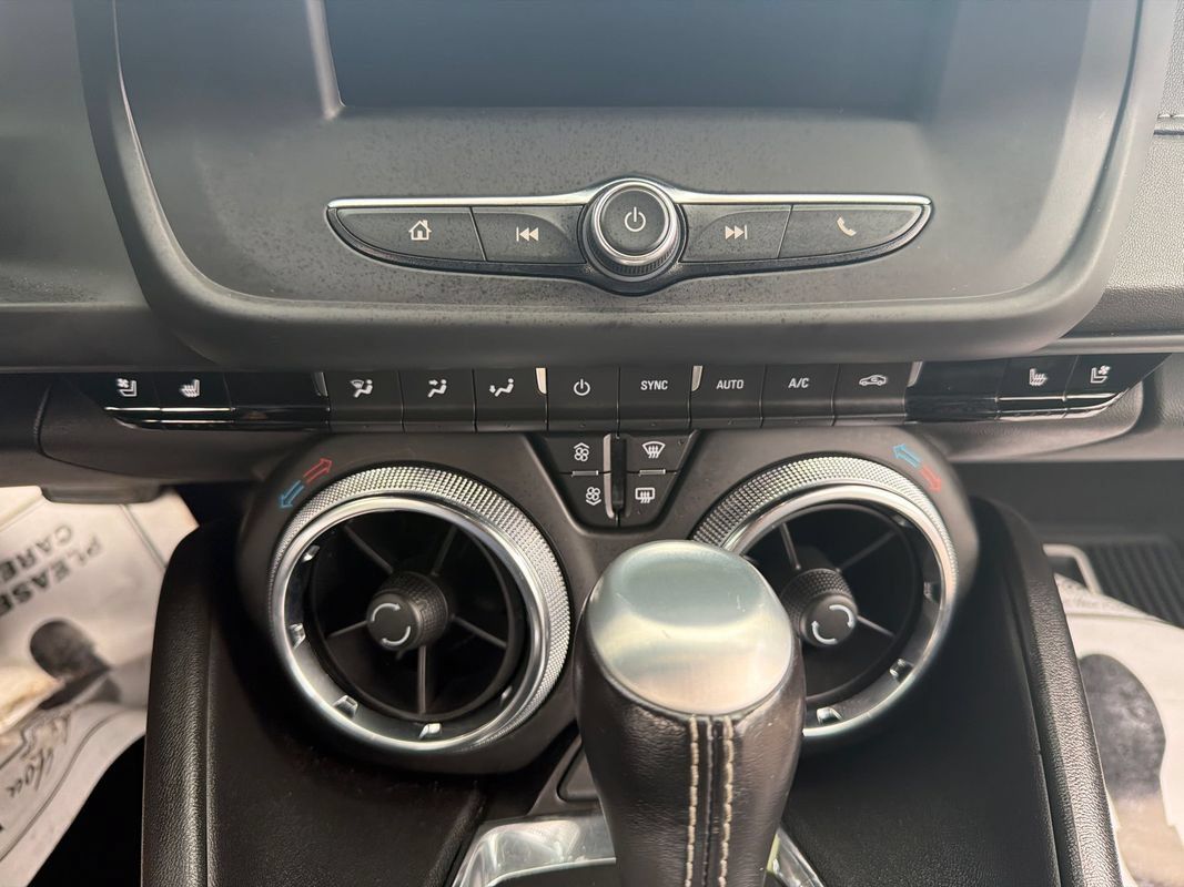 Used 2020 Chevrolet Camaro LT RWD image 25