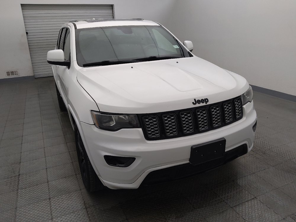 Used 2018 Jeep Grand Cherokee Altitude AWD/4WD image 14