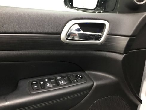 Used 2021 Jeep Grand Cherokee Laredo X AWD/4WD image 7