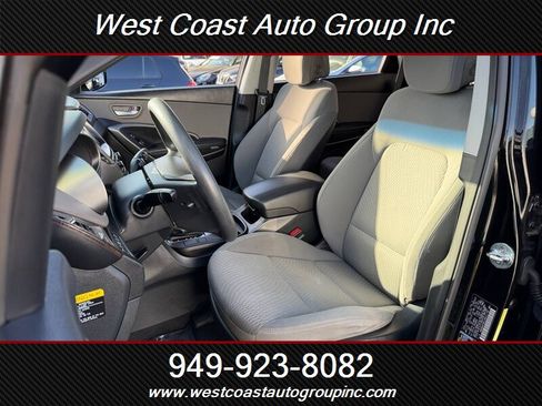Used 2017 Hyundai Santa Fe SE image 5