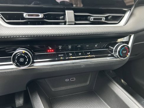 Used 2025 Chevrolet Equinox LT image 21