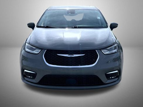 Used 2023 Chrysler Pacifica Touring-L FWD image 3