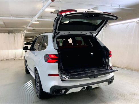 Used 2026 BMW X5 xDrive40i w/ M Sport Package AWD/4WD image 33