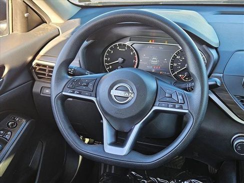 Used 2024 Nissan Altima 2.5 SV image 10