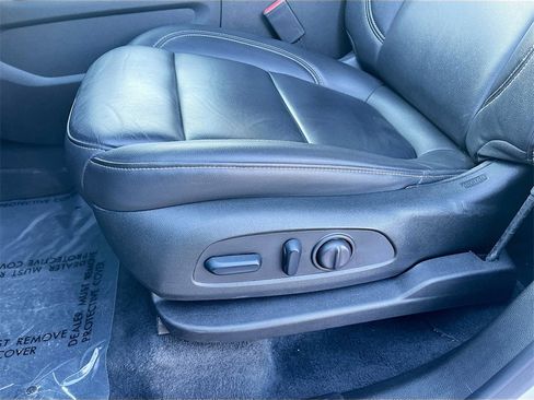 Used 2023 Chevrolet Traverse LT w/ LT Premium Package image 20