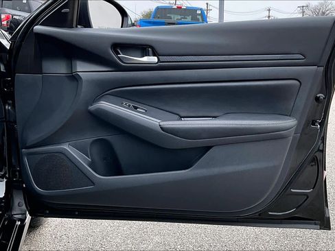 Used 2025 Nissan Altima 2.5 SV image 22