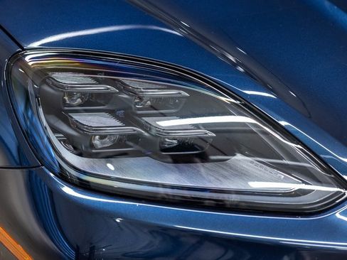 Certified 2025 Porsche Cayenne S image 13