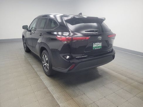 Used 2020 Toyota Highlander XLE AWD/4WD image 5