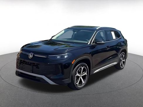 Used 2026 Volkswagen Tiguan SE AWD/4WD image 3