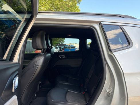 Used 2025 Jeep Compass Latitude AWD/4WD image 21