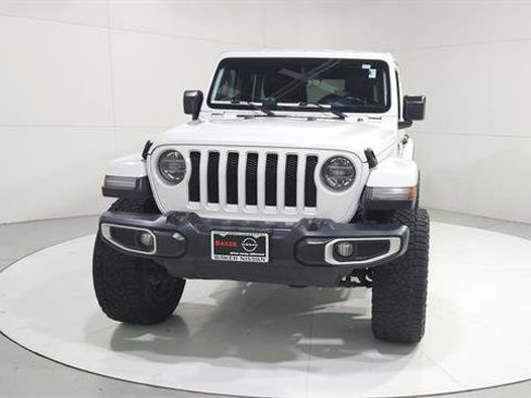 Used 2019 Jeep Wrangler Unlimited Sahara image 2