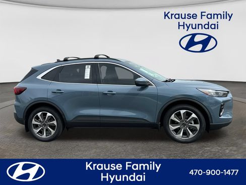 Used 2023 Ford Escape Platinum w/ Premium Technology Package AWD/4WD image 9