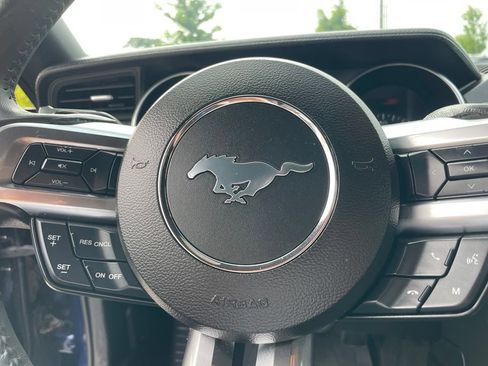 Used 2018 Ford Mustang Coupe RWD image 12