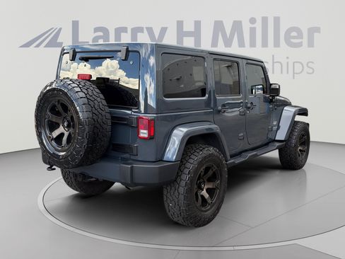 Used 2017 Jeep Wrangler Unlimited Sahara w/ Max Tow Package AWD/4WD image 5
