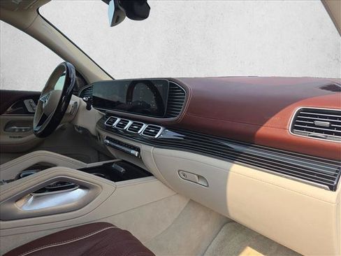 Used 2025 Mercedes-Benz Maybach GLS 600 4MATIC image 23