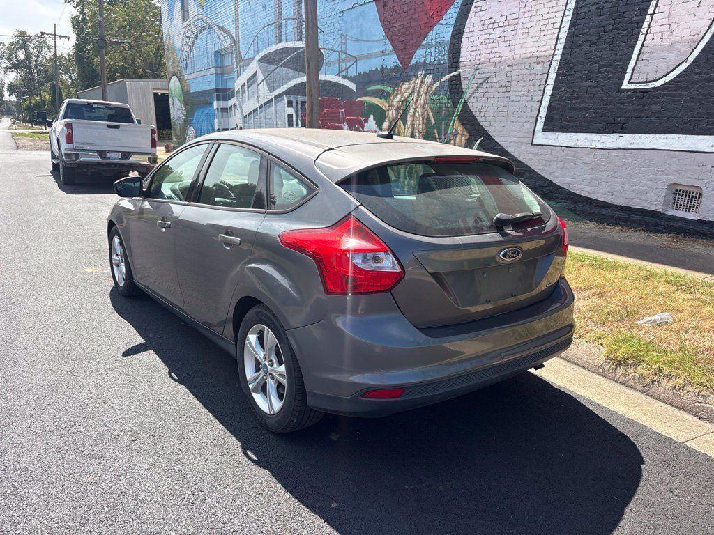 Used 2012 Ford Focus SE w/ SE Sport Pkg FWD image 4