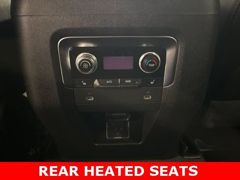 Used 2022 GMC Yukon XL AT4 image 34