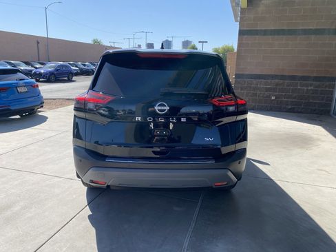 Used 2022 Nissan Rogue SV image 4