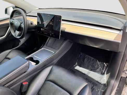 Used 2024 Tesla Model Y Long Range AWD/4WD image 30
