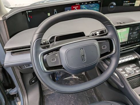 New 2025 Lincoln Nautilus Reserve image 19