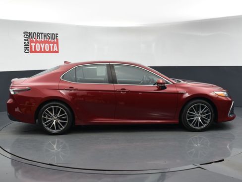 Used 2021 Toyota Camry XLE w/ Cold Weather Package image 5