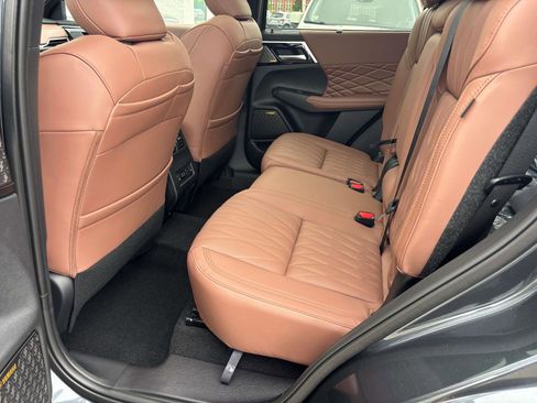 New 2025 Mitsubishi Outlander SEL image 6