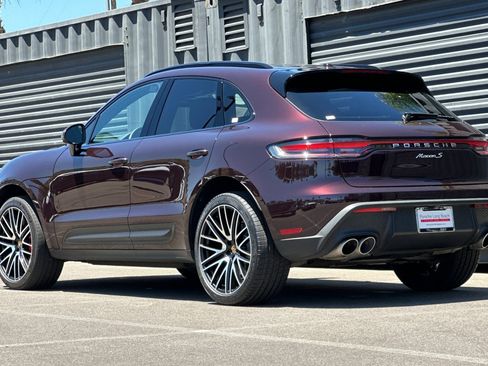 Certified 2024 Porsche Macan S AWD/4WD image 3
