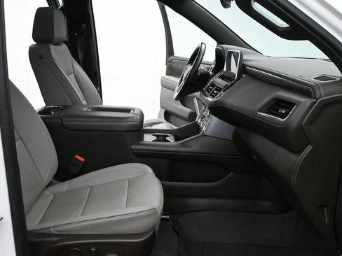 Used 2023 GMC Yukon XL SLT AWD/4WD image 28