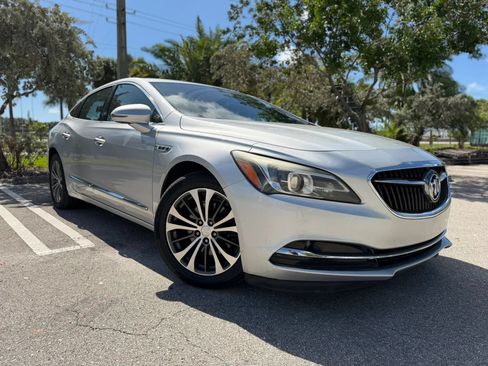 Used 2018 Buick LaCrosse Essence FWD image 1