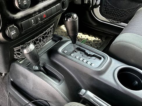 Used 2011 Jeep Wrangler Unlimited Sport w/ Mopar Chrome Edition Group image 17