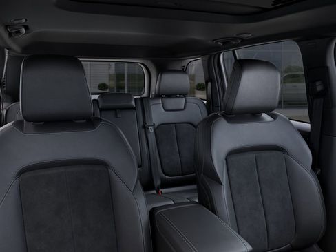 New 2025 Jeep Grand Cherokee Altitude image 28