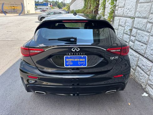 Used 2017 INFINITI QX30 w/ Cargo Package image 5