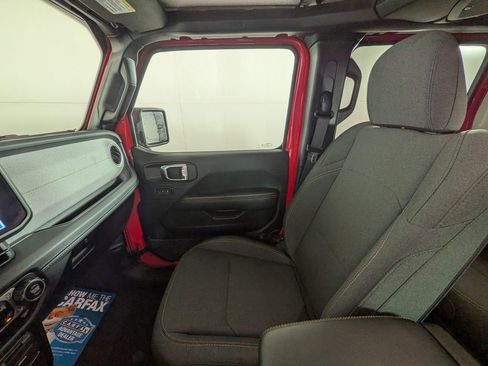 Certified 2025 Jeep Wrangler Unlimited Sahara image 30