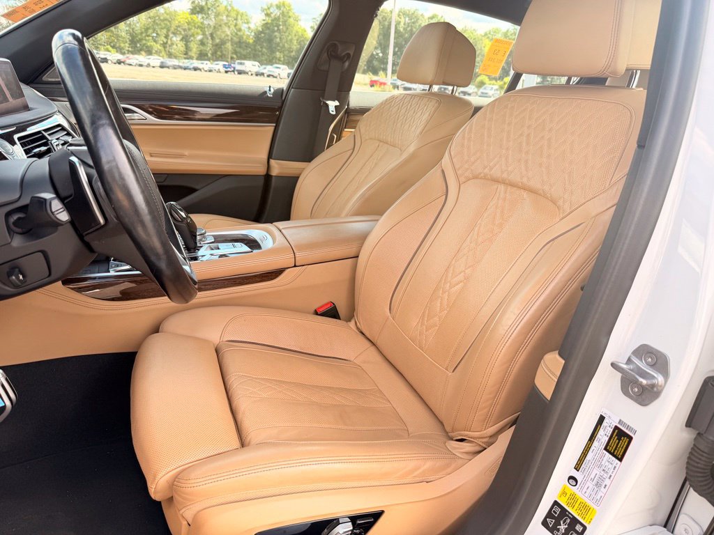 Used 2020 BMW 750i xDrive AWD/4WD image 12