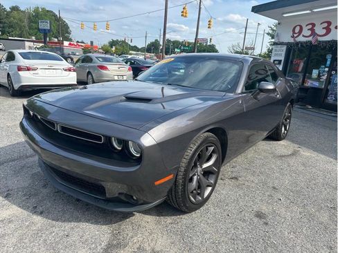 Used 2018 Dodge Challenger SXT Plus RWD image 3