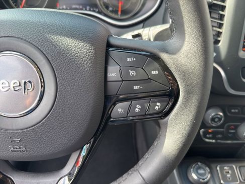 Used 2023 Jeep Cherokee Altitude Lux image 31